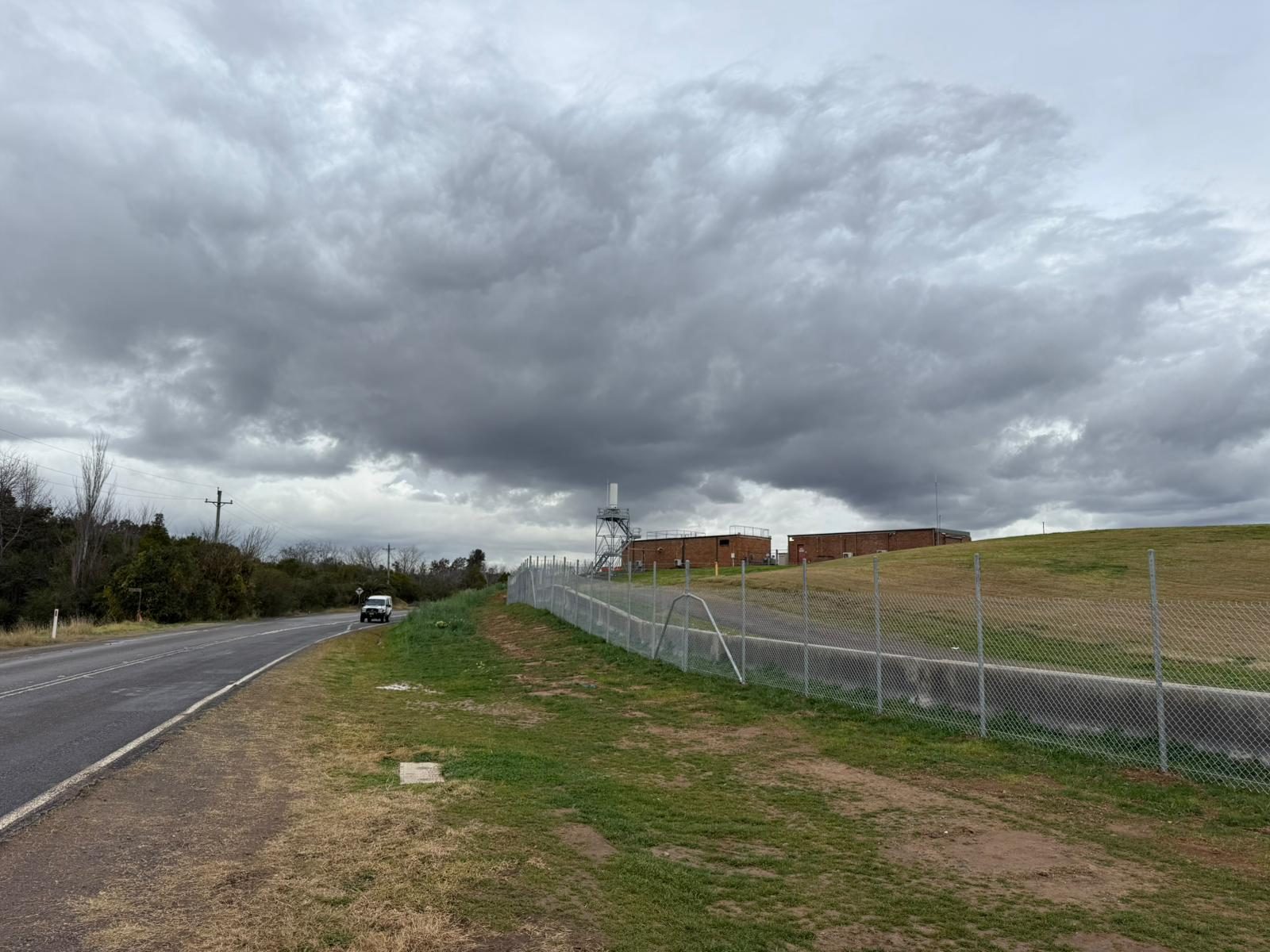 LS Fencing: chainwire fence along road corridor