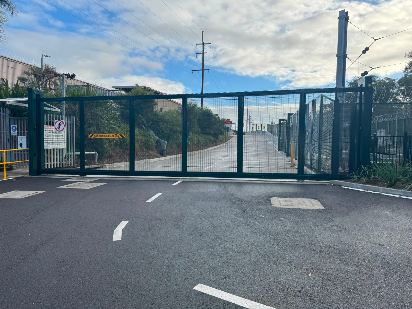 LS Fencing: commercial automated sliding gate