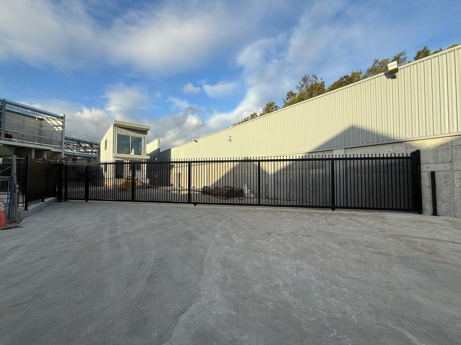 LS Fencing: industrial sliding gate warehouse