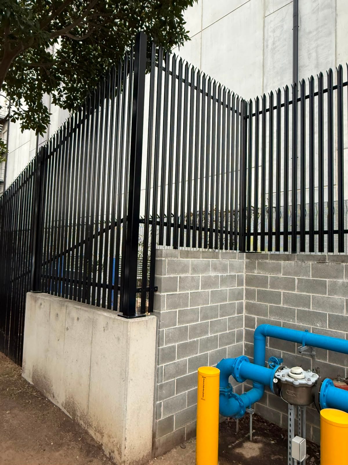 LS Fencing: steel palisade fence